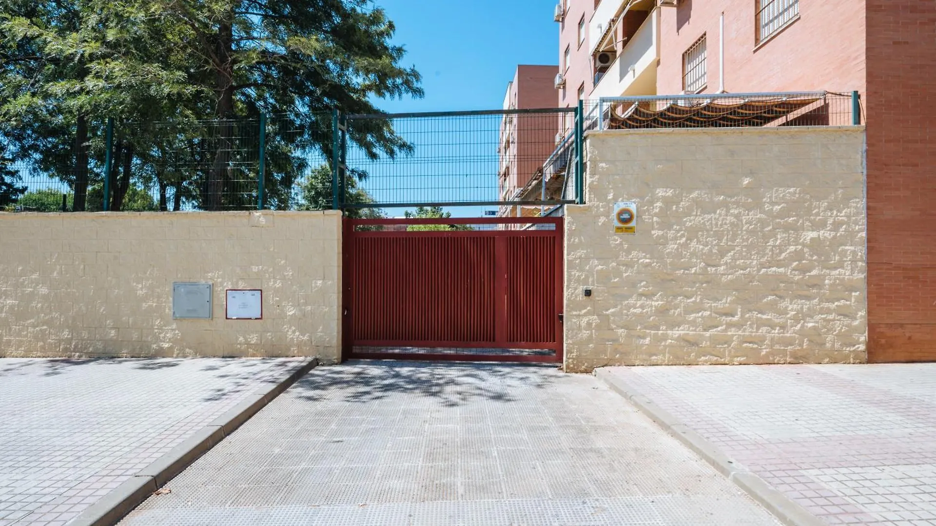 Piscina Abierta! Parking En Sevilla Centro Incluido 0*, Camas Spain