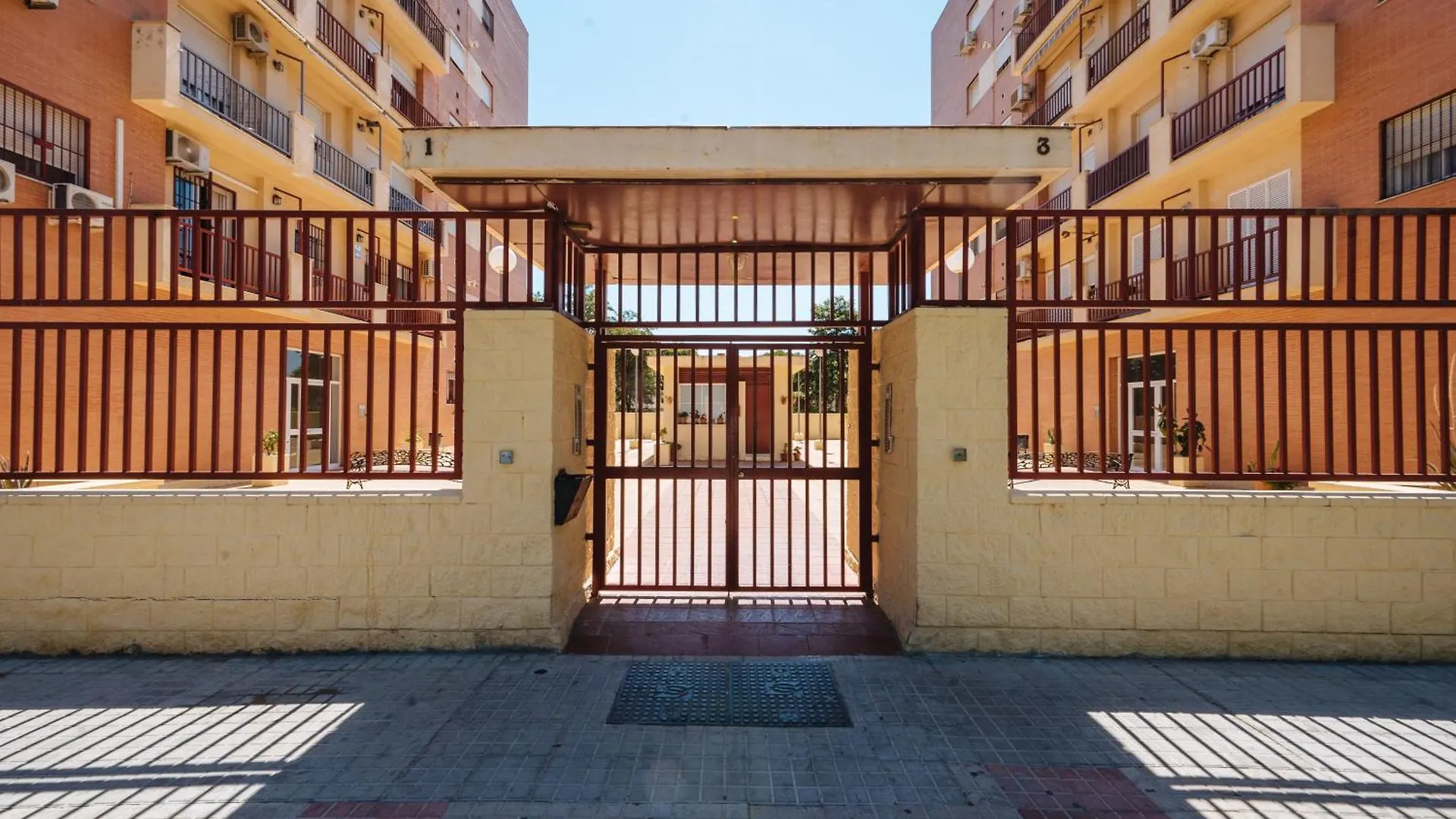 Piscina Abierta! Parking En Sevilla Centro Incluido 0*, Camas Spain